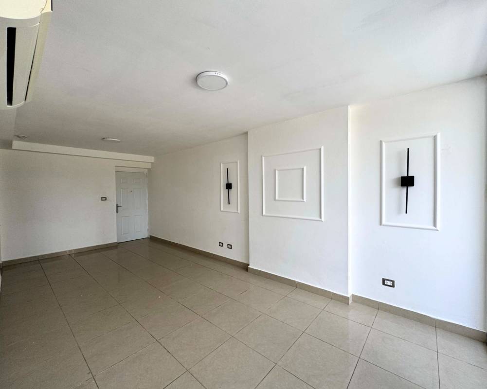 Apartamento en Venta en Dorado Lake, excelentes condiciones