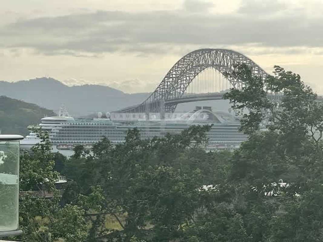 Venta Apartamento The Bridge - Amador. Vista al Canal de Panamá. Haga una oferta