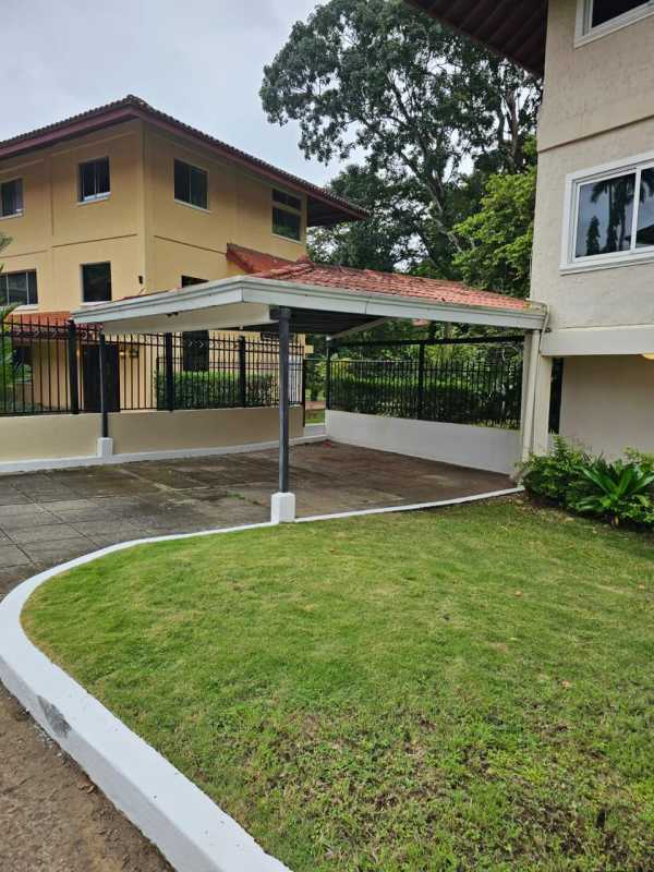 CASA EN ALQUILER EN ALBROOK – SEGURIDAD, NATURALEZA Y COMODIDAD EN UN SOLO LUGAR