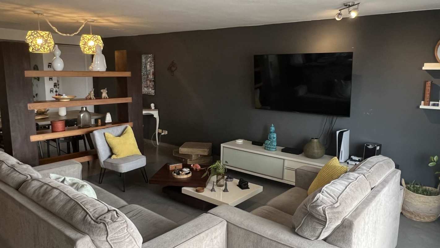 Apartamento en venta en Altos del Golf con Salida al Parque Omar