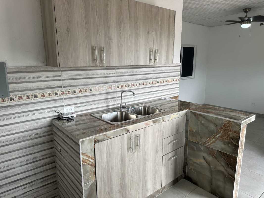 Se alquila apartamento