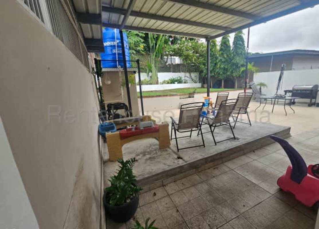 Casa con Amplio Patio en Villa de las Fuentes | 330m² Terreno | Rebajada