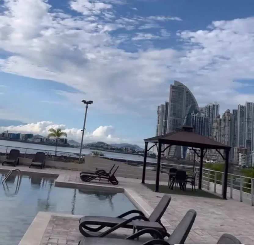 ALQUILER DE APARTAMENTO EN SAN FRANCISCO PH TERRASOL