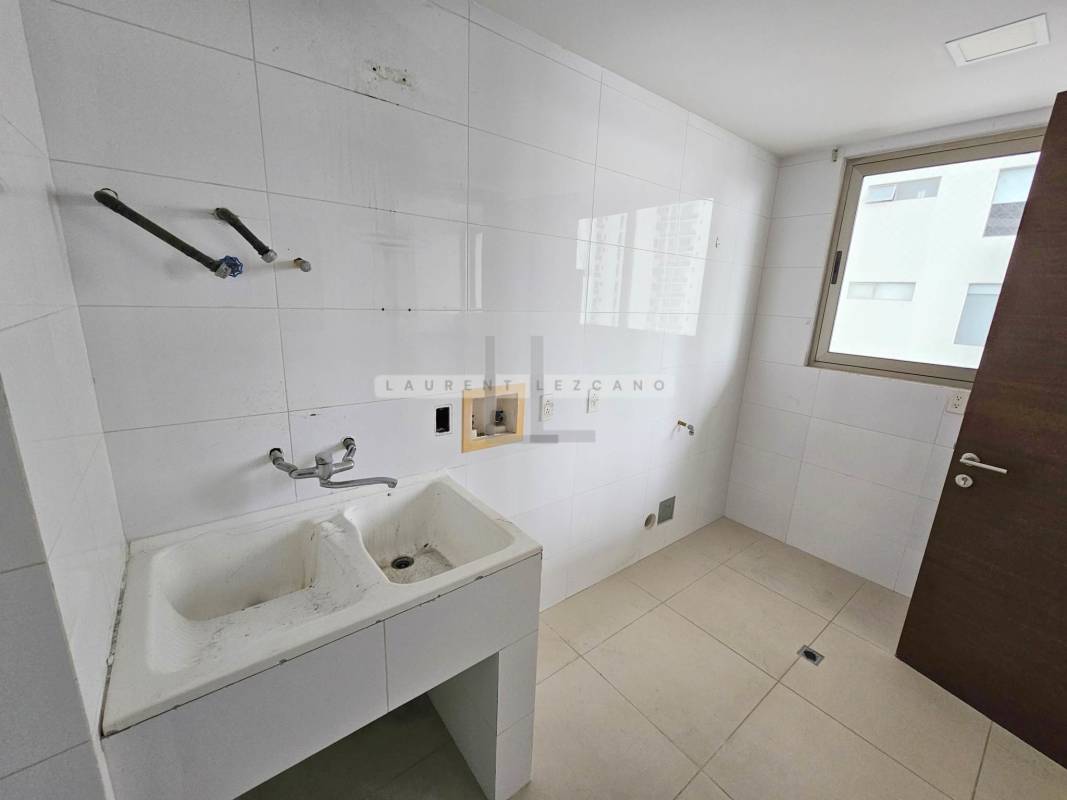 Vendo Apartamento en Greenview Santa María. Precio Negociable