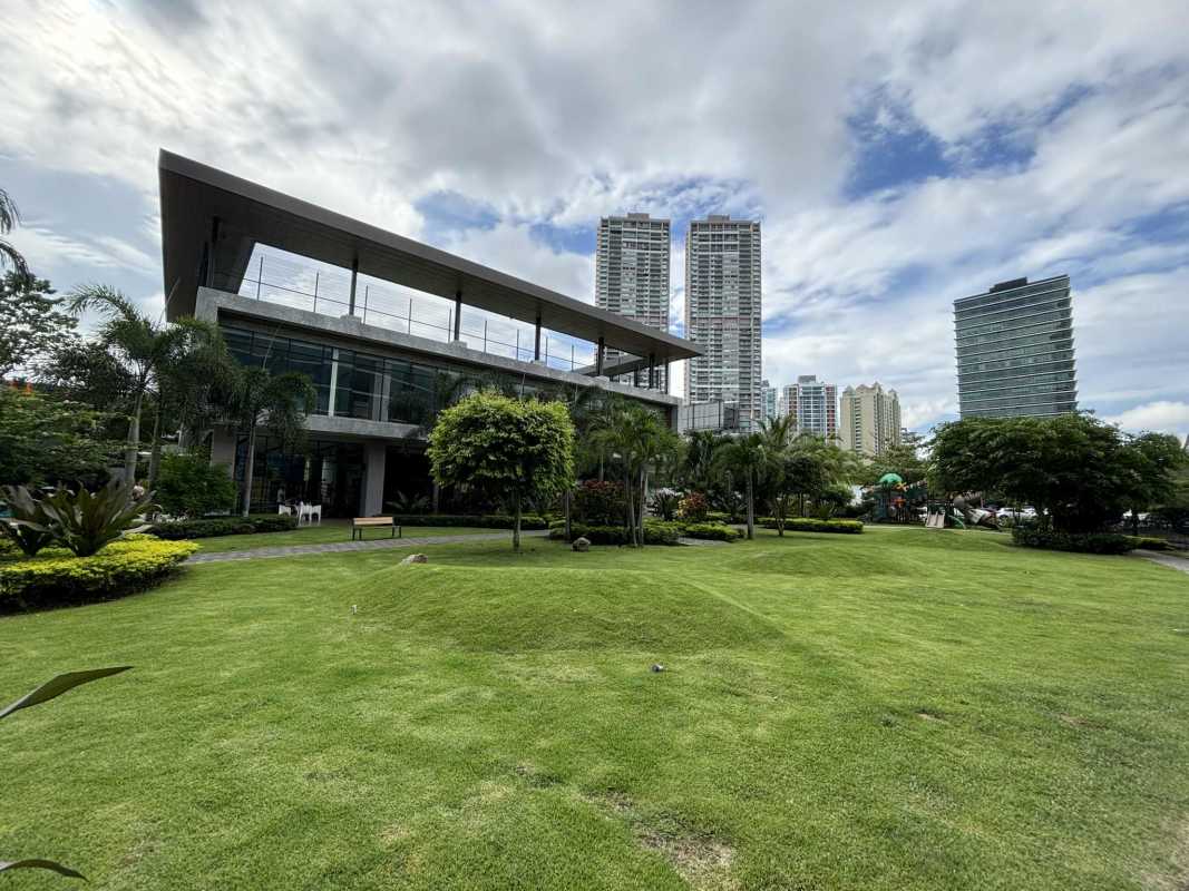 SE ALQUILA COUNTRY CLUB AMOBLADO VISTA AL MAR