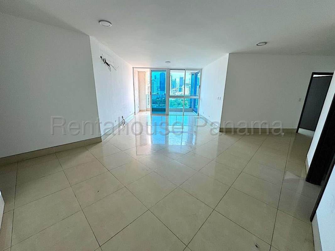 261224. Se vende a precio de remate apartamento 180m, 3 recamaras