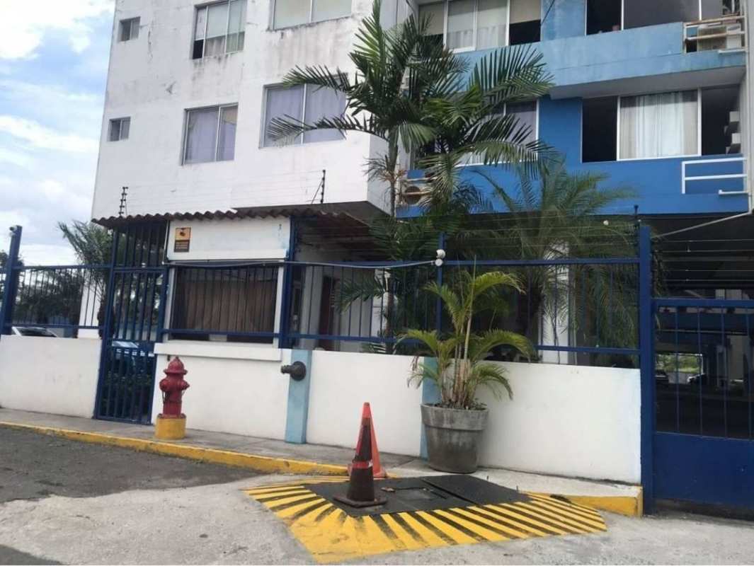 Se vende apartamento en Llano Bonito