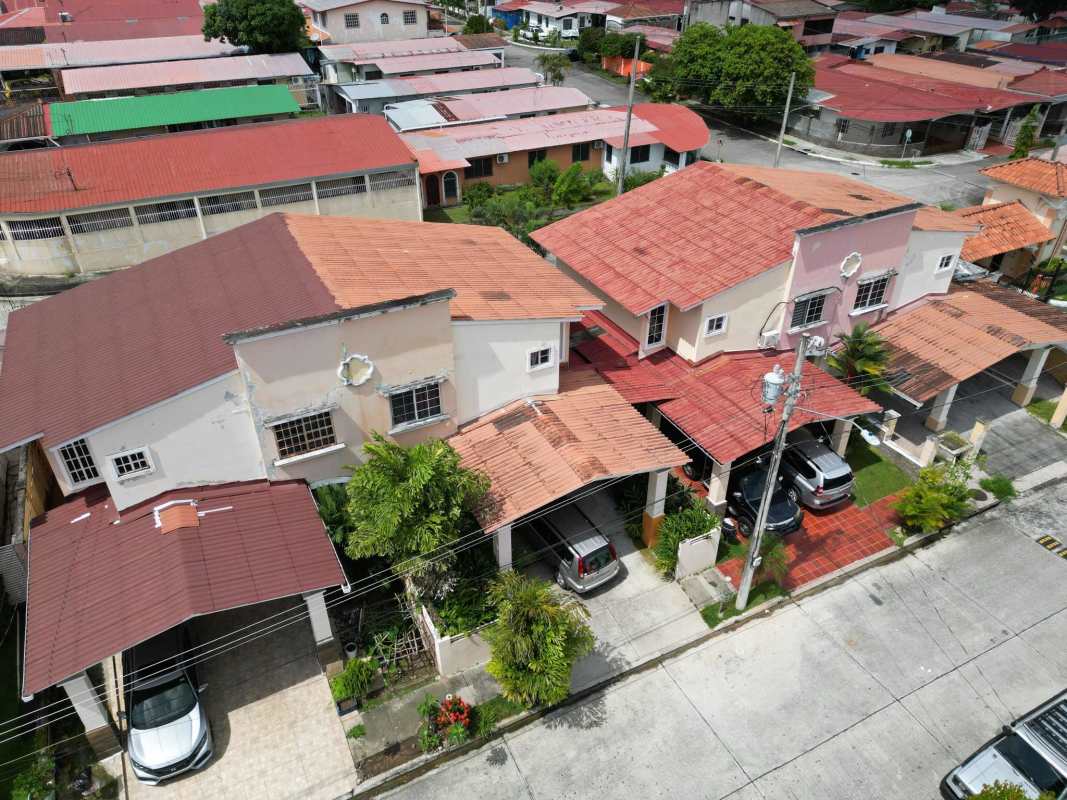 Venta de Casa en Villa Lucre, Residencial Paseo Real, 208m2