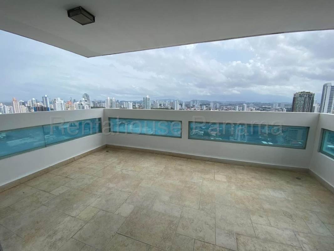 Se vende increible apto. 217m, 3 rec, vista al mar, 3 parkings