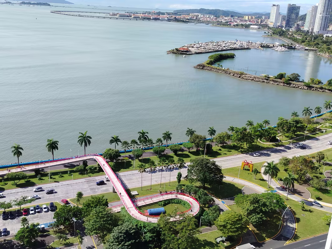 Alquiler Apartamento Av Balboa Vista al mar 2 Recámaras 2 Baños Cuarto y Baño de empleada 2 Parking