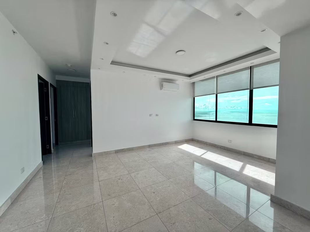 Disponible Apartamento en alquiler en Coco del Mar - L.G.