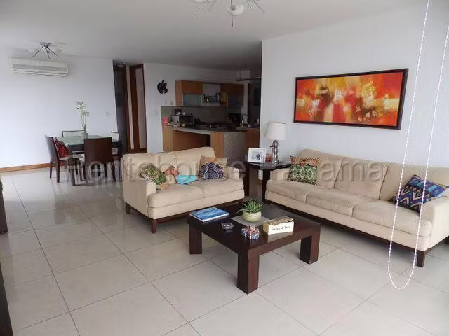 Apartamento Amoblado en Venta en Bahia del Golf Coco del Mar CG