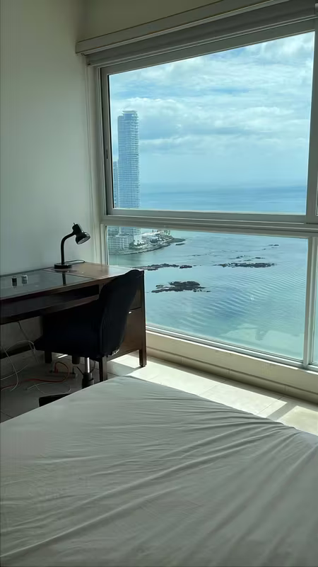 Frente al Mar en Avenida Balboa | 1 Rec | Amoblado | Piso Alto | $1,400