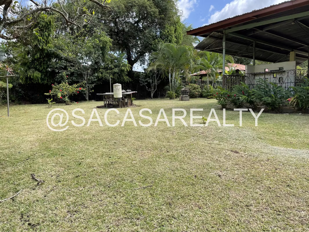 Amplio Terreno con Casa en Villa Zaita en Venta