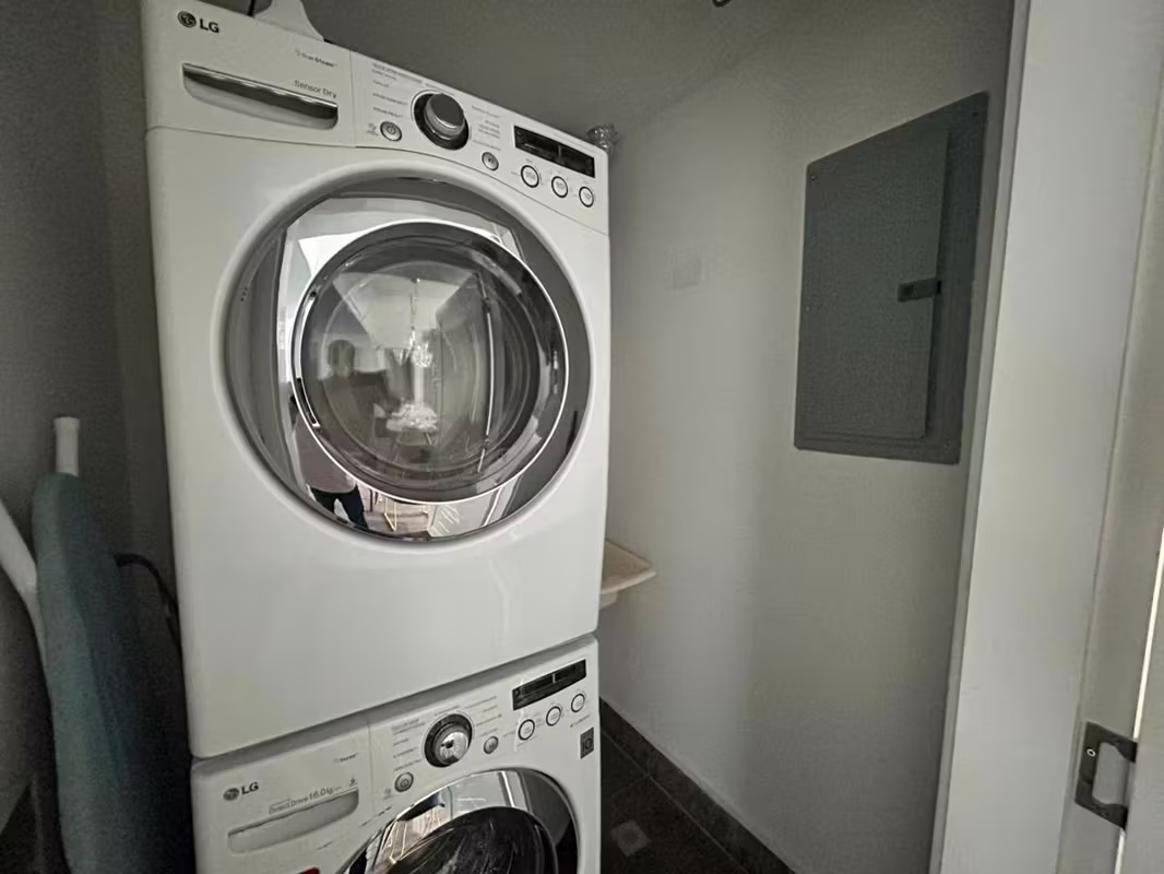 Espacioso Apartamento Amoblado en el PH Yoo & Arts en Avenida Balboa con vista al mar